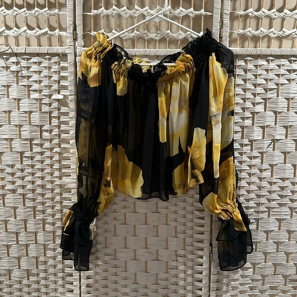TOV Los Angeles Black Yellow Floral Off Shoulder Crop Flowy Sleeve Sheer Size 38